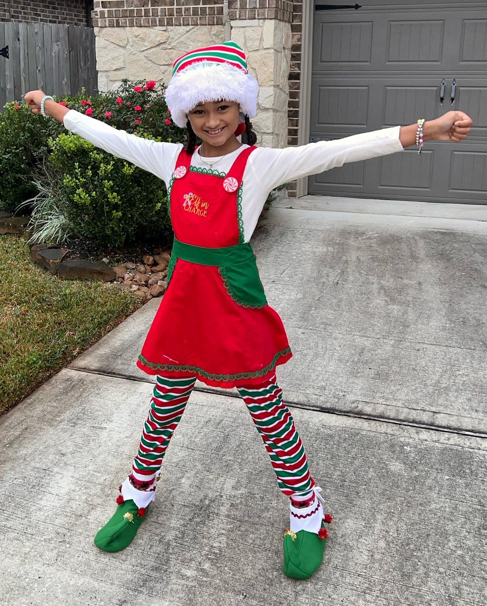 playermadeink's tweet photo. Elf Day @BWEBulldogsCISD @mikiajbarnes https://t.co/uXmcS4cf4N