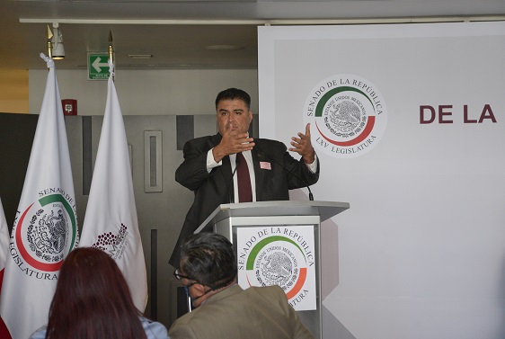 jfcochavez's tweet photo. Asumo con gran responsabilidad la #DireccionEjecutiva de la #AMMAC, gracias Alcaldesas y Alcaldes de la #JuntaDirectiva por la oportunidad; sigamos aumentando las capacidades de gestión de los municipios de #México, “Pensar globalmente, actuar localmente” https://t.co/L4UXPghxoo