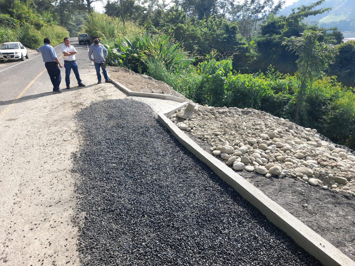 NachoRios1's tweet photo. Reconoce diputado @luissalinasf a @SOTOP_Tab por la eficiencia en una de sus gestiones: "Así van los trabajos en carretera Graciano Sánchez-Puente Tapijulapa; consistentes en reconstrucción de pavimentos en tramos aislados y rehabilitación de taludes con el sistema de gaviones" https://t.co/MPKbFIPfh9