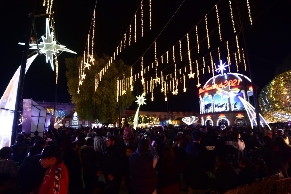 Mira el alumbrado que el alcalde <a href="/JorgeSalum/">Jorge Salum</a> y el gobierno de <a href="/DurangoCap/">Municipio de Durango</a> colocaron para celebrar las fiestas navideñas 🎄🎅🏼

📷: Fermin Soto

<a href="/AleGutierrez_mx/">𝗔𝗹𝗲 𝗚𝘂𝘁𝗶𝗲́𝗿𝗿𝗲𝘇</a> Pdta #Leon Pdta Asoc Nal Alcaldes #ANAC