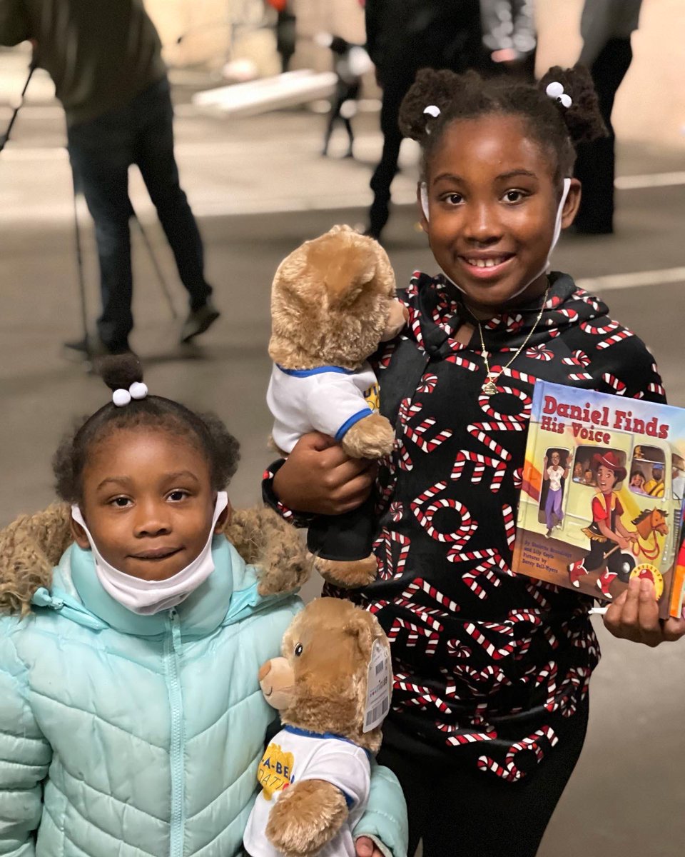 DrArtikaTyner's tweet photo. Shop with Cops: We shared our mission of promoting reading & diversity in books.
#PlantingSeedsOfChange
#ReadAndRelate
#GrowingJustice
#LoveAndLiteracy
#PlantingPeopleGrowingJustice
#JusticeForGenerations
#SeedsOfSocialChange
#PlantingPeopleGrowingJusticeBooks https://t.co/EAQrlmvx10