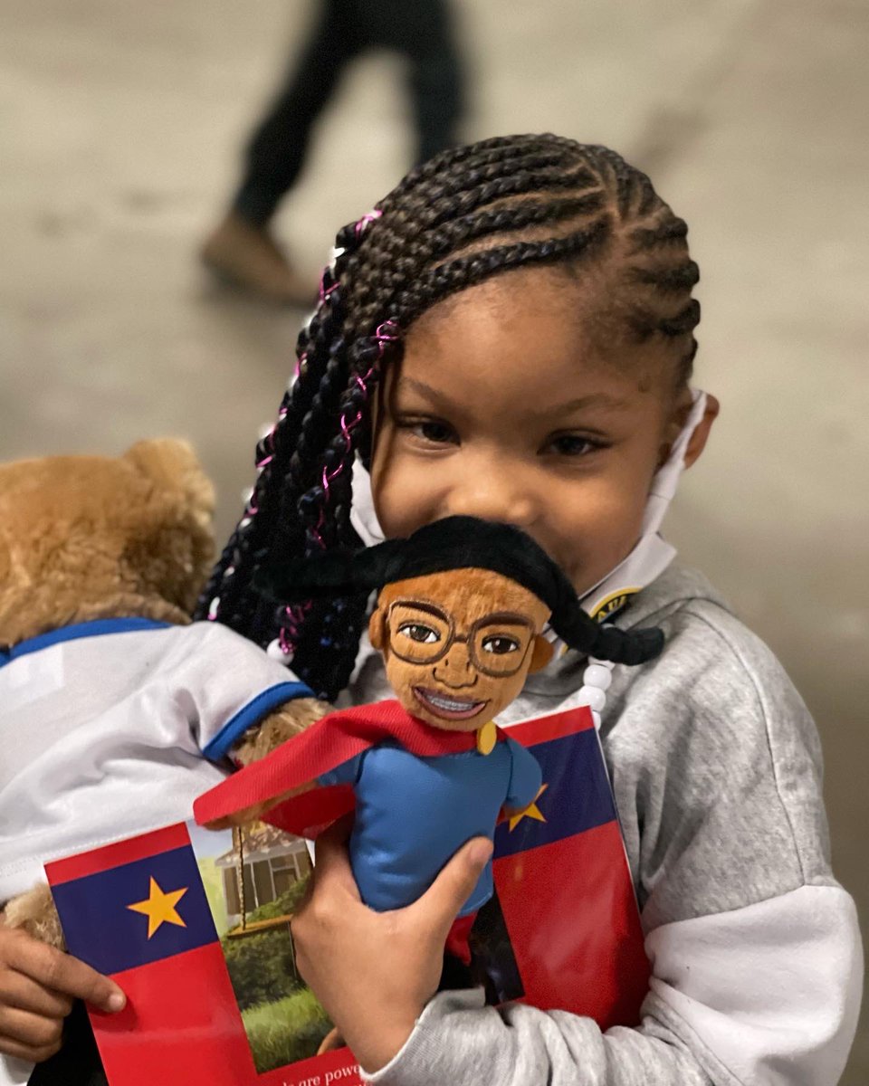 DrArtikaTyner's tweet photo. Shop with Cops: We shared our mission of promoting reading & diversity in books.
#PlantingSeedsOfChange
#ReadAndRelate
#GrowingJustice
#LoveAndLiteracy
#PlantingPeopleGrowingJustice
#JusticeForGenerations
#SeedsOfSocialChange
#PlantingPeopleGrowingJusticeBooks https://t.co/EAQrlmvx10