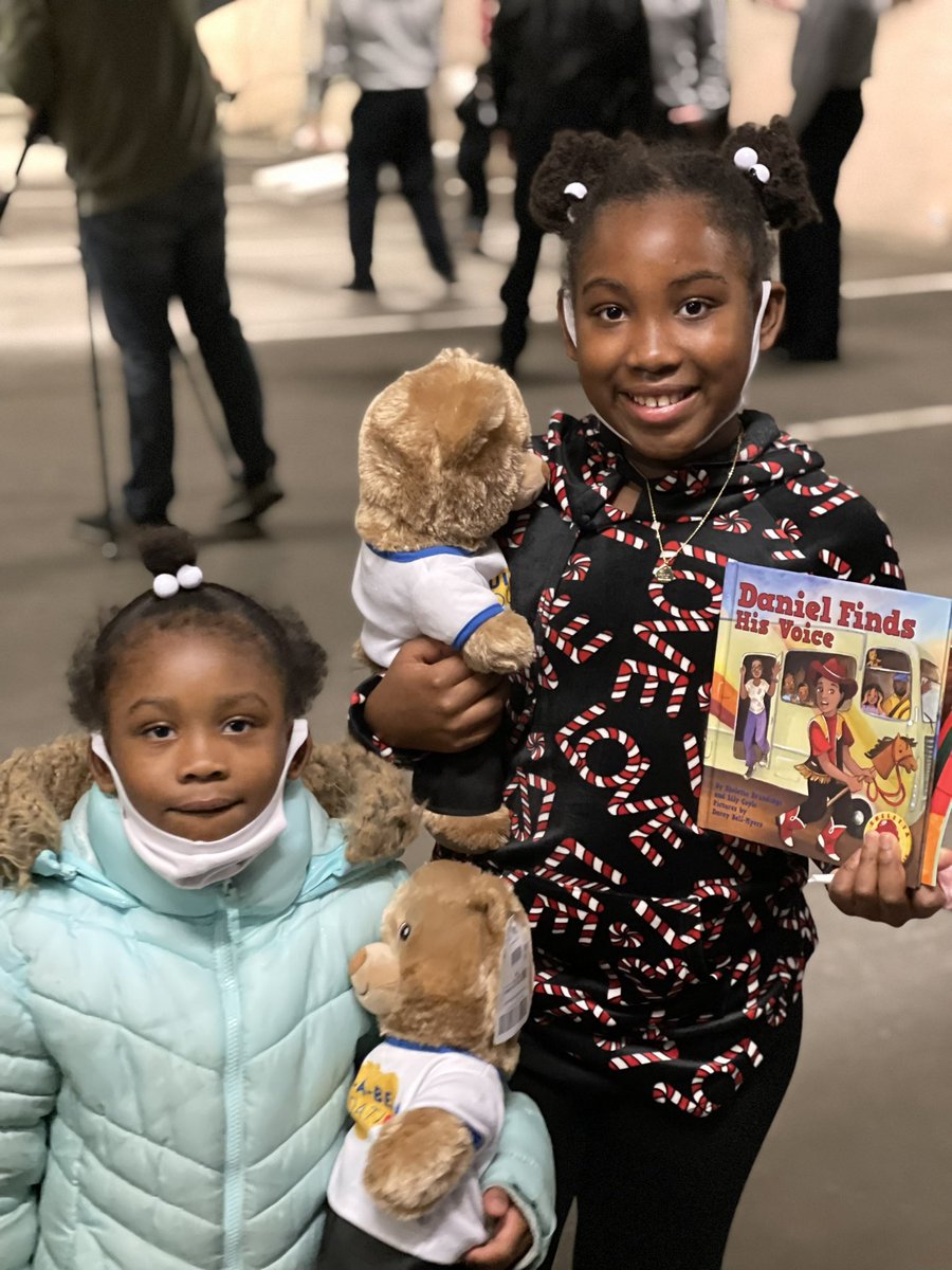 DrArtikaTyner's tweet photo. Shop with Cops: We shared our mission of promoting reading & diversity in books.
#PlantingSeedsOfChange
#ReadAndRelate
#GrowingJustice
#LoveAndLiteracy
#PlantingPeopleGrowingJustice
#JusticeForGenerations
#SeedsOfSocialChange
#PlantingPeopleGrowingJusticeBooks https://t.co/EAQrlmvx10