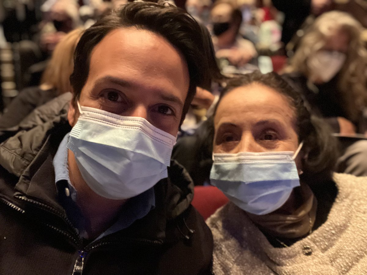 Took mom to see Flying Over Sunset today, a musical IMPOSSIBLE to describe without sounding like Stefon from SNL:
✔️ A gorgeous new Kitt/Korie score!
✔️ Cary Grant on LSD!
✔️Musical orgasms!
✔️Aldous Huxley in swim trunks!
✔️Trippy projections!
Gotta see it again. wild. WILD!-LMM