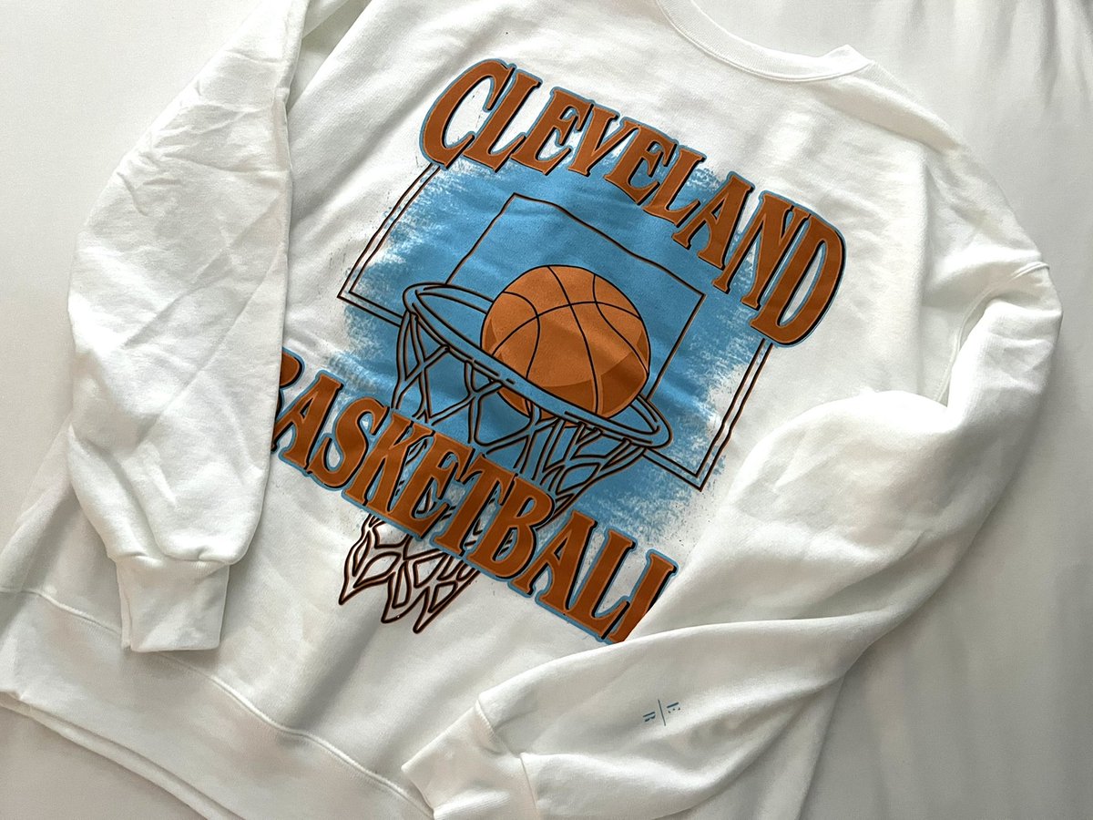emilyroggenburk's tweet photo. Let’s do a little giveaway to celebrate our new basketball collection! 🏀🏀

Giving away a $50 gift card to https://t.co/jkwZzm8Wah RT to enter! https://t.co/GOPjVFmKcE