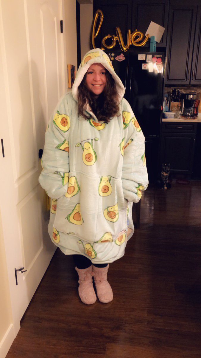 curly_pineaple's tweet photo. My Christmas present arrived today! Hubby already gave it to me because I’m always cold. 🥶 Now I’m nice and snuggly and will never take it off. 🥰 https://t.co/wPLGc7DCy1