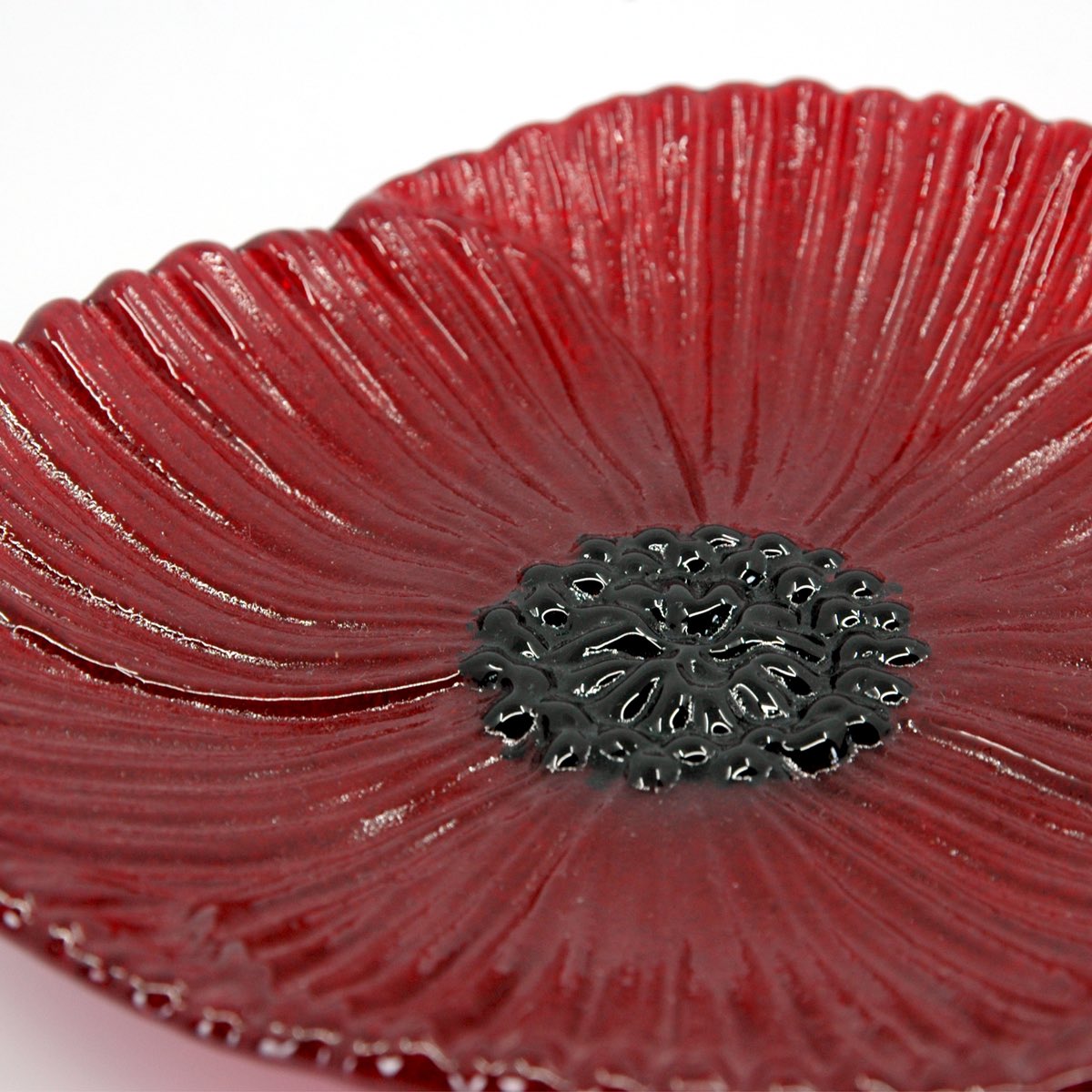 WAVEArtistsTour's tweet photo. Heather Dawson fused glass works will certainly tickle your fancy. There is something for everyone, from #servingdishes to #jewellery #stainedglass too. #interlakeartist #waveartistsstudiotour #fusedglass #madeinmanitoba https://t.co/x2auyF7jeK