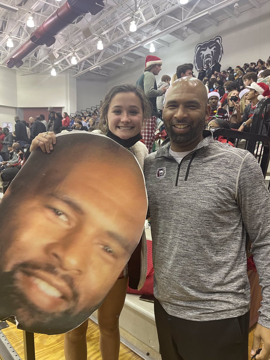 TOADWells's tweet photo. A tight community rivalry tonight! @lnwildcats vs @LCHSAthletics - nothing but love!! https://t.co/zXqxqbVqus