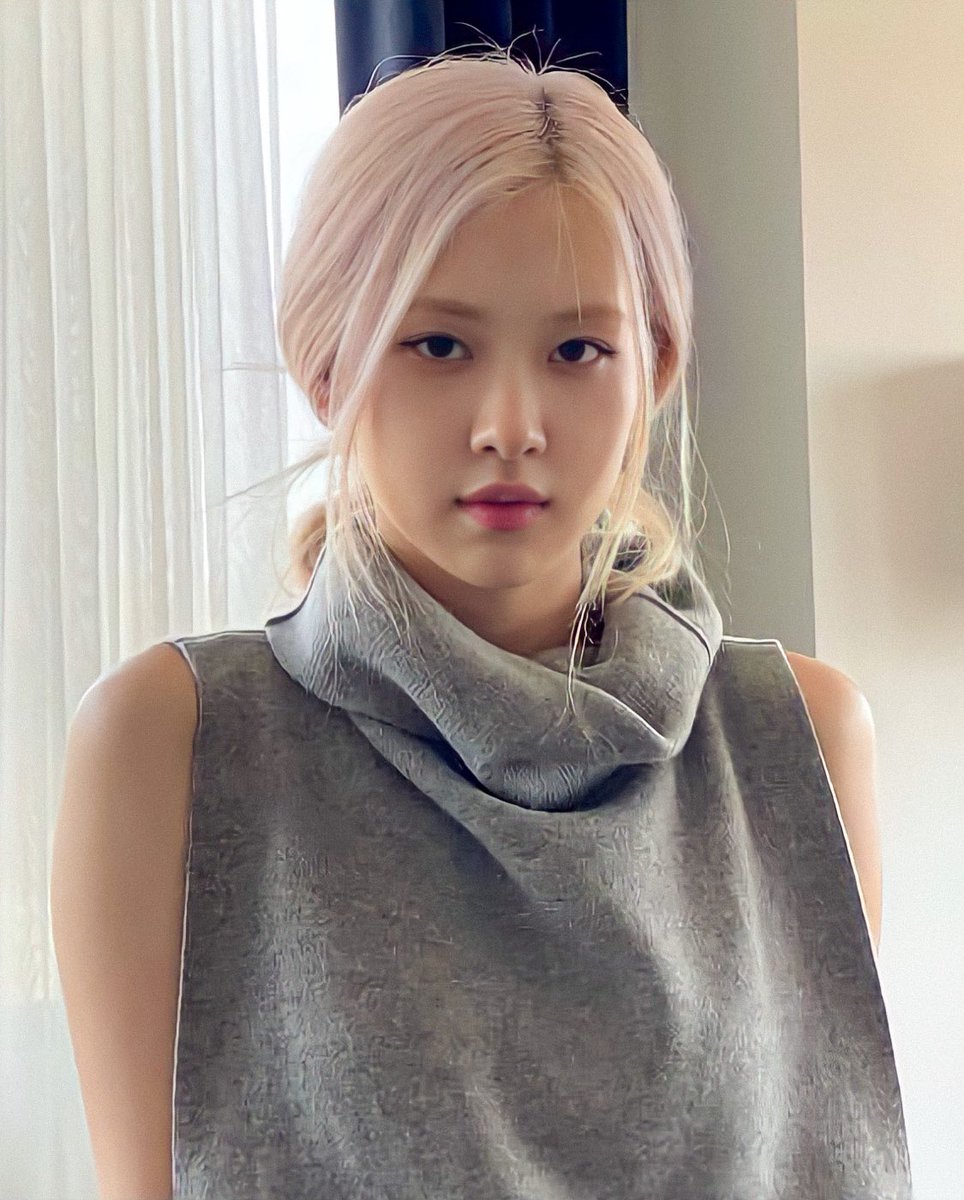 Valid vote for my adorable girl. ❤
OUR CHOICE IS ROSÉ 
I vote #MAMAVOTE #rosé