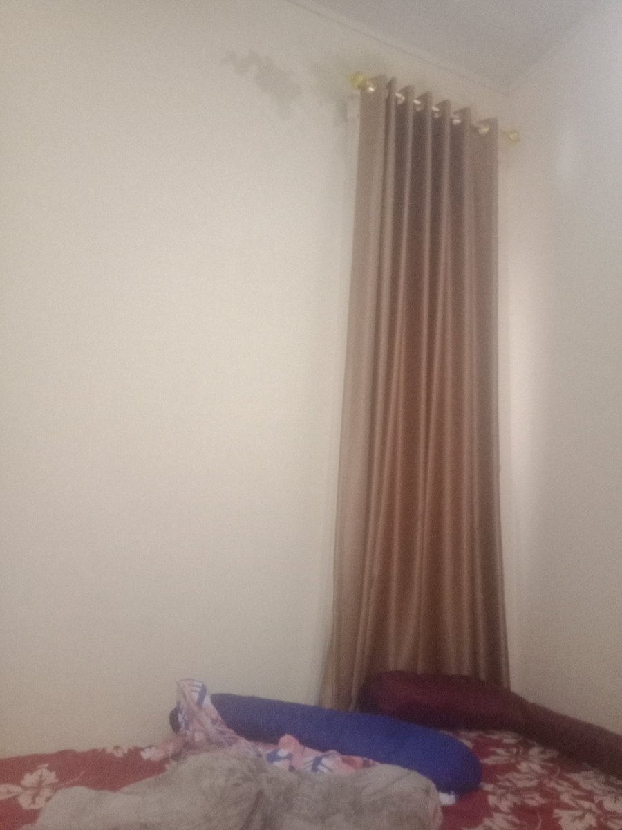 Narutokece1's tweet photo. Heran yakk sama orang yang bagun ini rumah bayar mahal tetep aja ada lah yang rembes bakan di depan pintu masuj tiap ujan ada air terjunnya gak habis pikir deh sama yang jadi kontraktornya #ngeselin https://t.co/YmKEtxJwF2
