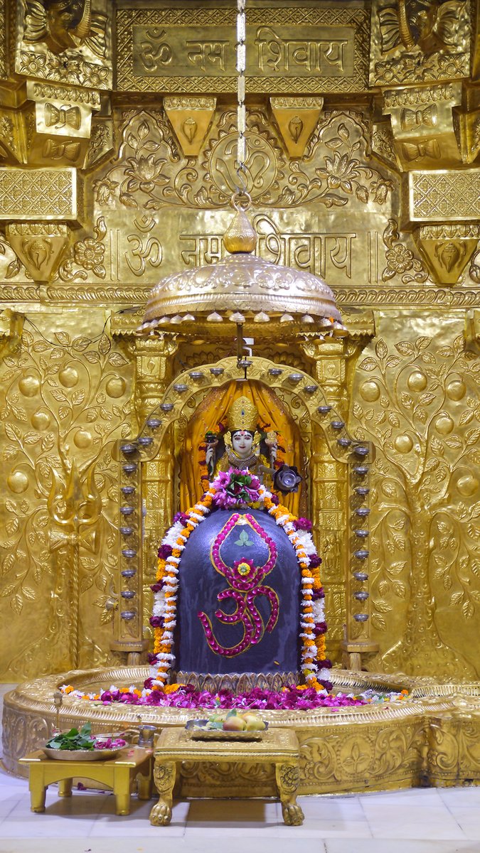 Somnath_Temple's tweet photo. श्री सोमनाथ महादेव मंदिर,
प्रथम ज्योतिर्लिंग - गुजरात (सौराष्ट्र)
दिनांकः 09 दिसंबर 2021, मार्गशीर्ष शुक्ल षष्ठी  - गुरूवार
प्रातः शृंगार
12213973 https://t.co/A9DRK1qSJS