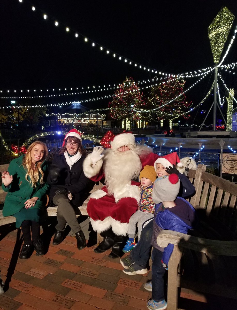SheilaShowPHL's tweet photo. I got to hang w/Santa🎅 @CMMarkSquilla 😉 & the kids, serving as one of his "elves" w/ @RepMaryIsaacson
last night at Winter in @FranklinSqr by @CitizensBank.
We had so much fun riding the carousel🎠 together & watching the magical #ElectricalSpectacle LightShow💡by @PECOconnect. https://t.co/zt1x4zlRYu