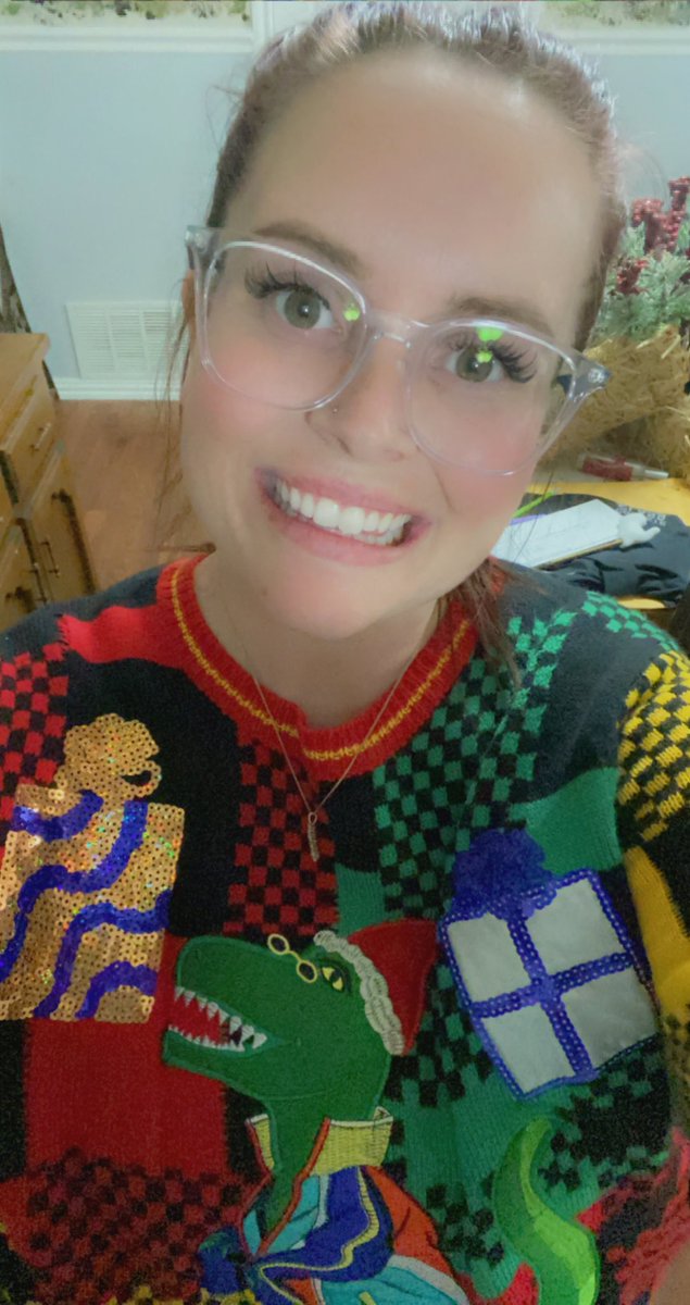 CharlyCaye's tweet photo. Ugly Christmas sweater for the win ๐๐ฆ #12DOCEHS https://t.co/zrbpIR51jE