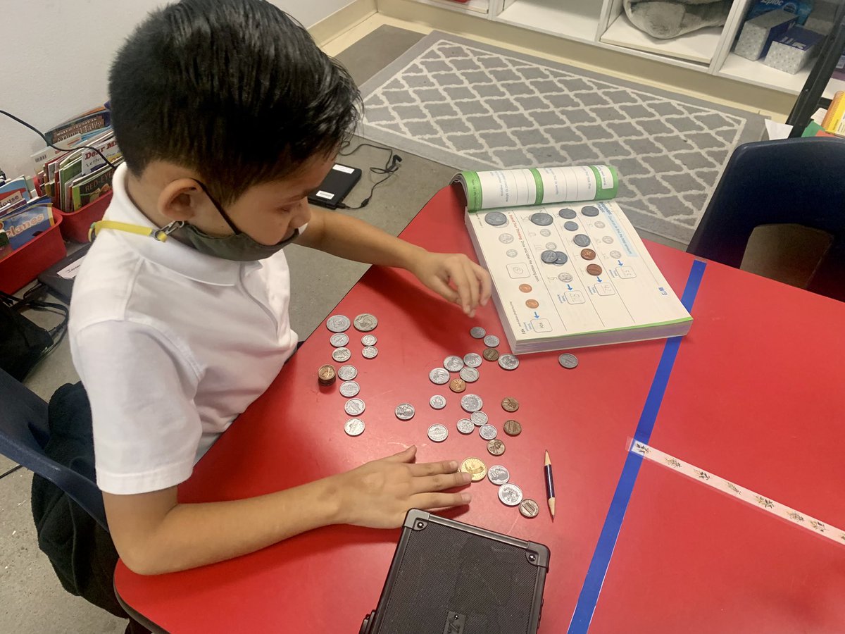MrsCaravetta's tweet photo. 2nd grade students practicing their money skills! 👏 https://t.co/M4VtgI8vo3