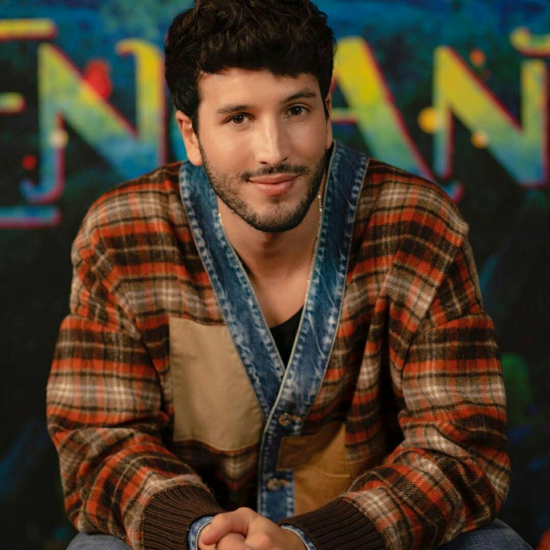 ZZNoficial's tweet photo. 🎼 Después de vivir un Gran Año en el Mundo Disney como Conductor de #ConectaYCanta y como parte de la BSO de #Encanto para el Mundo, @SebastianYatra confirmo que el 28/1/2022 lanzará #DHARMA, su 3er Proyecto Discográfico donde abordará varios Géneros 🎶 https://t.co/qAhCfgtQvo