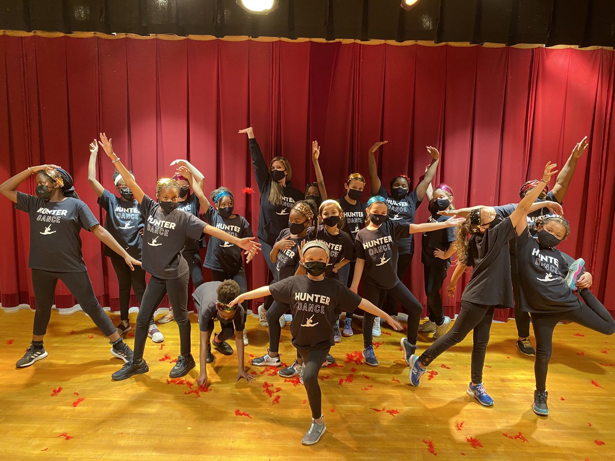 christi_seneri's tweet photo. What a wonderful night! I could not be prouder of my 4th and 5th grade dance ensemble! You all shined so bright tonight and made my heart soar!!! #riseshinesoar #hunterdance @HunterPrincipal https://t.co/s4bow1STIJ