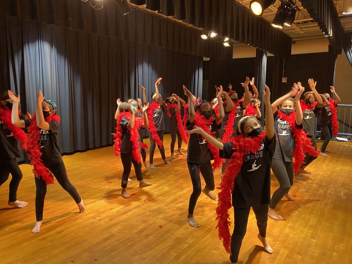 christi_seneri's tweet photo. What a wonderful night! I could not be prouder of my 4th and 5th grade dance ensemble! You all shined so bright tonight and made my heart soar!!! #riseshinesoar #hunterdance @HunterPrincipal https://t.co/s4bow1STIJ