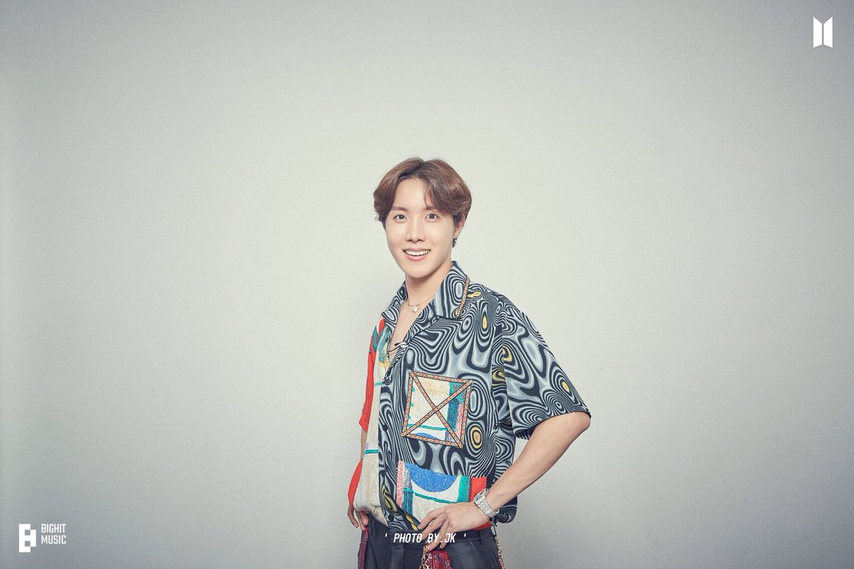 this hobi and taehyung imitating jimin’s pose lmao