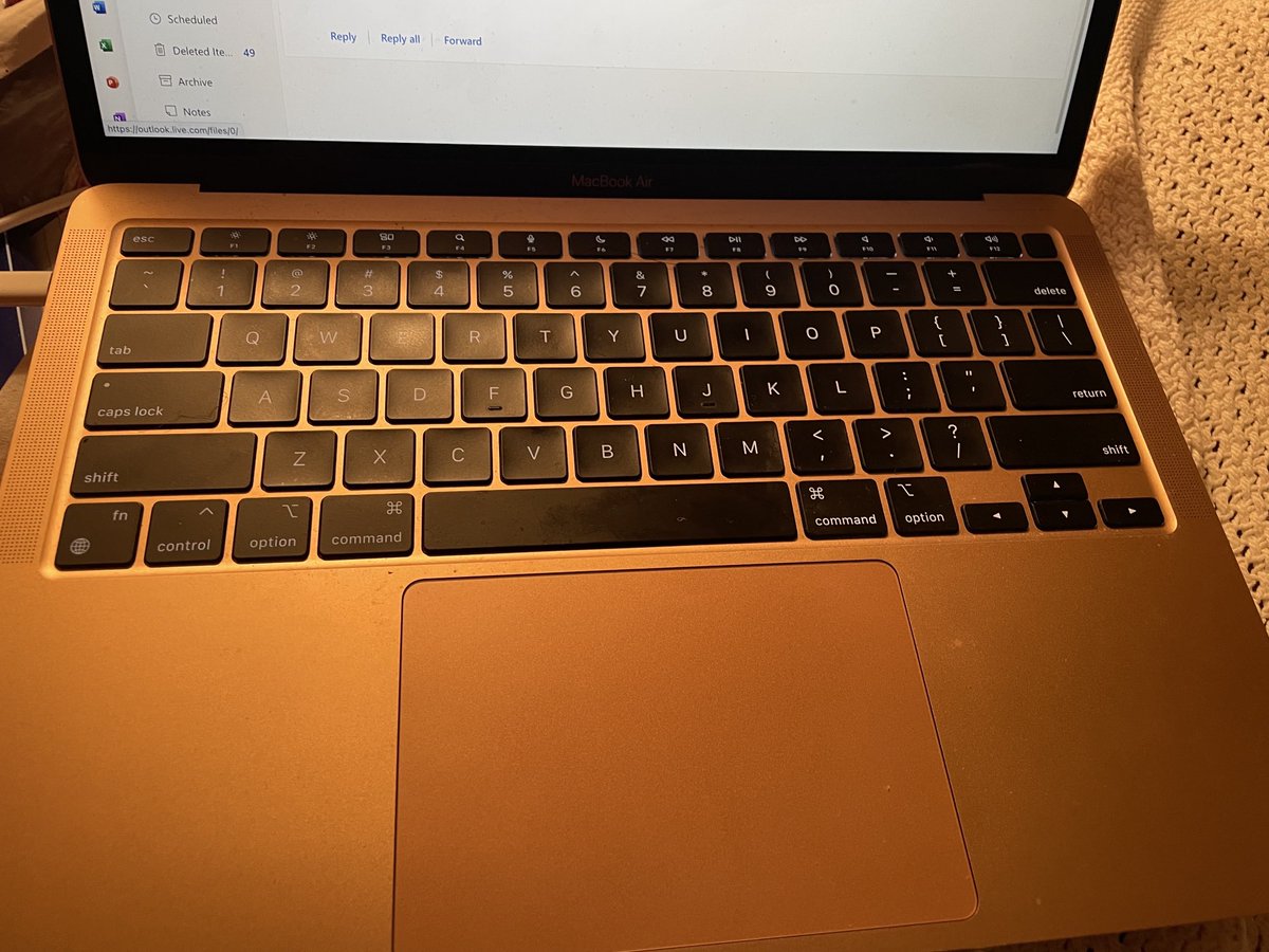 cclareMDMPH's tweet photo. #writingBlackness Day 8: reviewed edits of grant submission and added my own. Awaiting session with technical help desk for book chapter revisions. Will I make it🤷🏽♀️🤷🏽♀️🤷🏽♀️#12daysofwriting https://t.co/Vr0EL1rLIz