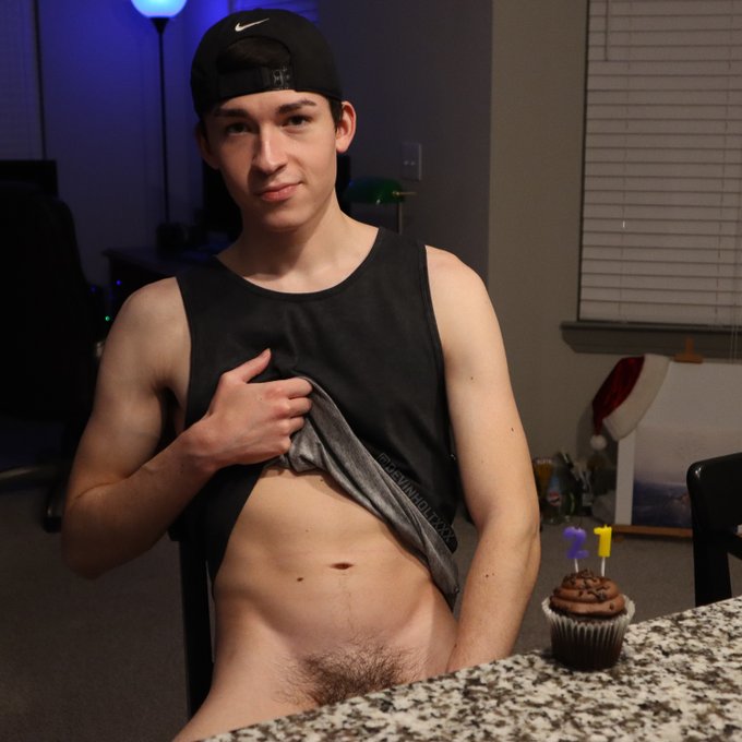 your turn to blow 😈 https://t.co/gZa1VHOvzk