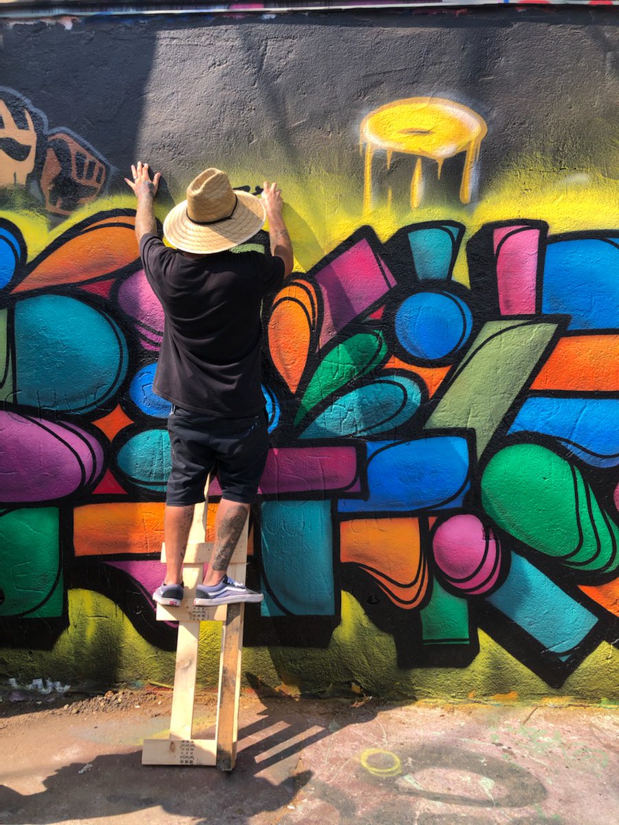 chopp_sueyy's tweet photo. Taking a break from study guides and realizing I don't post enough wall work. Here is an oldie of a giant @MouseRawk collab with @KontraMantis out in #losangeles alleyways
#CUTSCrew
#CleanUpTheStreets https://t.co/6fmddAMbyM