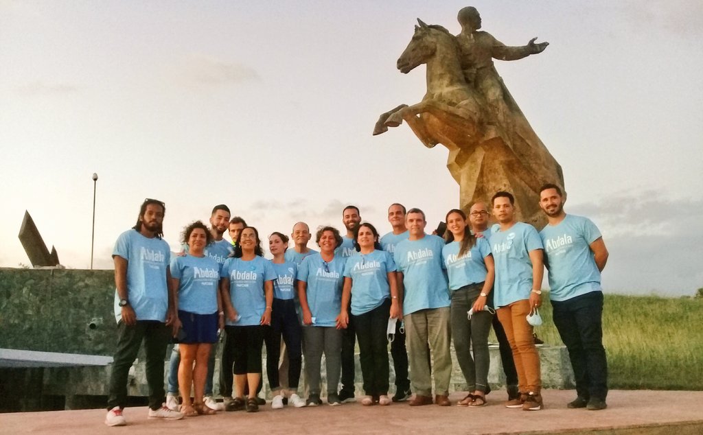 Gob_StgoDeCuba's tweet photo. 🇨🇺 Otorgan reconocimiento "Con el esfuerzo de todos, ¡Venceremos!" a representación de científicos del @CIGBCuba que participaron en el desarrollo de la vacuna #Abdala. Presentes en el acto máximas autoridades de #SantiagodeCuba.

#CubaVive @RamnMonte1 @BeatrizJUrrutia https://t.co/JxrNS9xkzk
