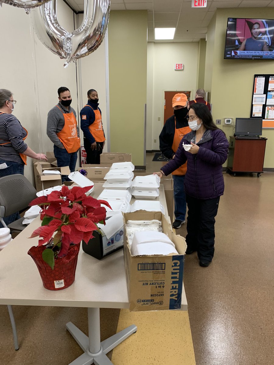 5752APM's tweet photo. #Safe@Home5752 celebrating 150 Days Safe with some Pluckers Chicken. Great job and keep up the Safe work, one day at a time https://t.co/BWeP8fM6oS