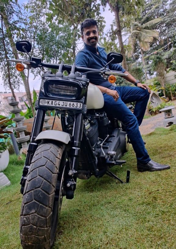HarishNagaraju_'s tweet photo. Every day is a Good day for a Ride 🏍🥰. ಗುರುವಾರದ ಶುಭಾಶಯಗಳು 💐❤️. StaySafe ಒಳ್ಳೇದಾಗ್ಲಿ 🥰👍🏻
#anchorharishnagaraju #ride #rider #madagaja #bike #bikepose https://t.co/qpCLVYB2tt