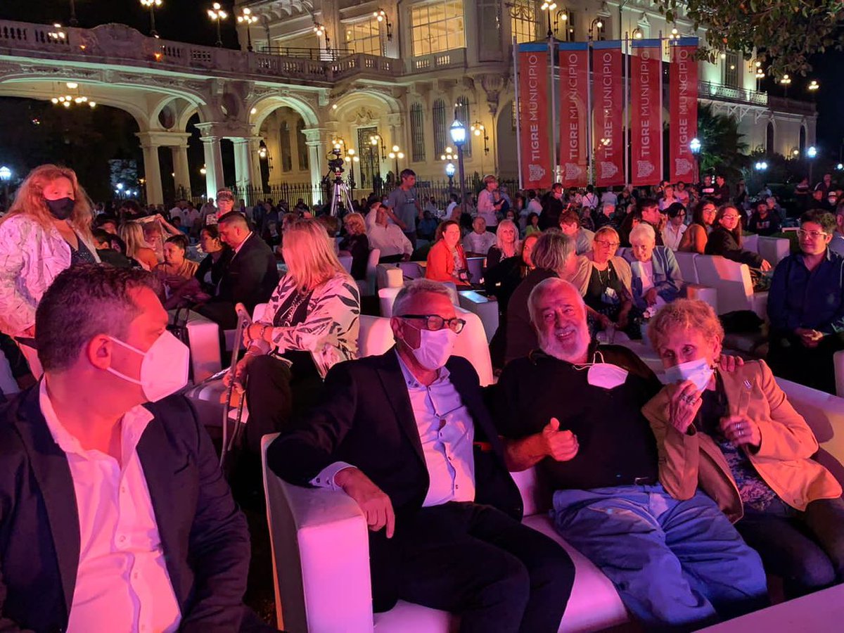ZamoraJulio's tweet photo. En el marco #DíaDeLaVirgenEnTigre, también tuve el placer de encontrarme con distintas organizaciones e instituciones del distrito. ¡Junto con ellos seguiremos trabajando por la ciudad que todos queremos y todos amamos! https://t.co/69ANkZU2ls