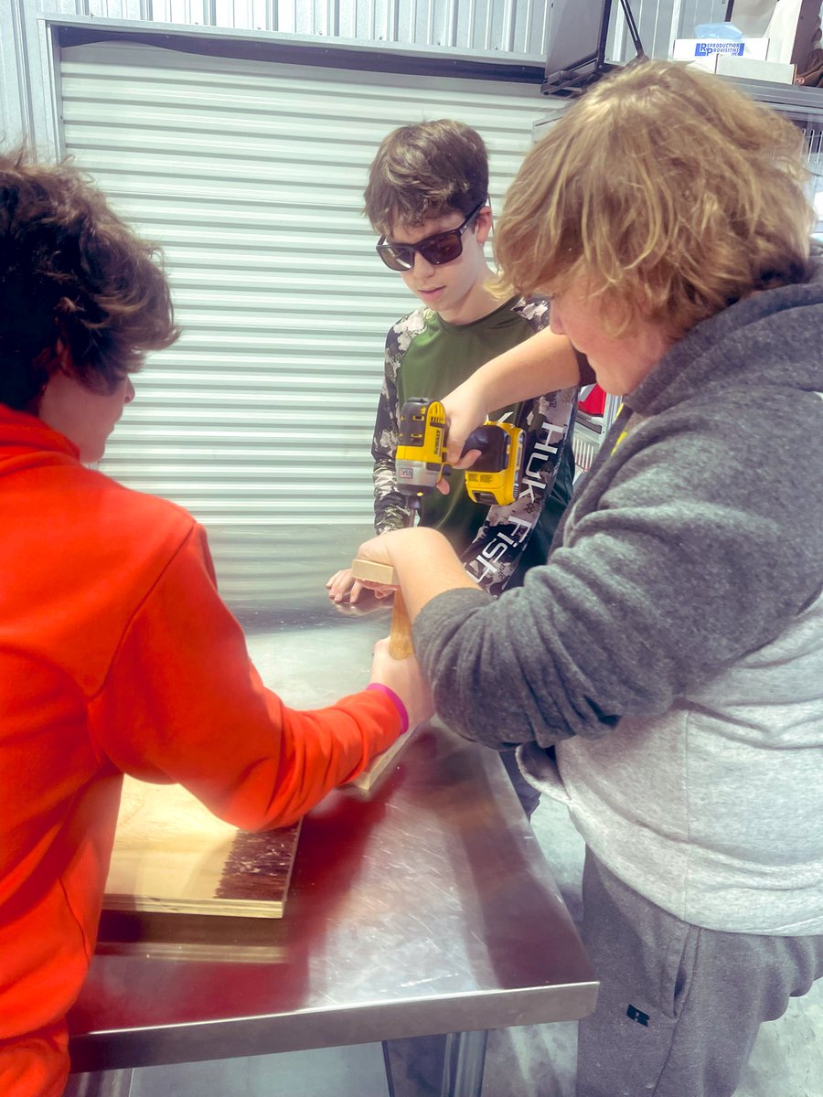rylynsmall's tweet photo. Santa’s workshop has went to work in Xploring Ag! Very unique projects this year. #teachag #flylikeanEPeagle https://t.co/vC8I0rh0bb
