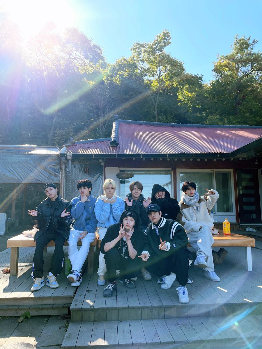 AndreaLeyton5's tweet photo. Ya no falta nada para que terminen las votaciones por #straykids en los #MAMAVOTE  stays si no votaron háganlo ahora !! 😭❤️se que podemos !! https://t.co/dt59bPAHA3