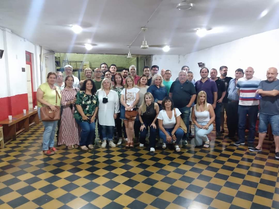 Noemi_ferok's tweet photo. Excelente reunión de referentes y militantes de de la Tercera Sección, con la participación del Diputado Nacional @SebaSalvadorOk, a fin de generar un espacio que fortalezca la unidad de Adelante Buenos Aires y el trabajo en equipo de quienes habitamos cada distrito 🇮🇩💪 https://t.co/tdDmgVY9cb