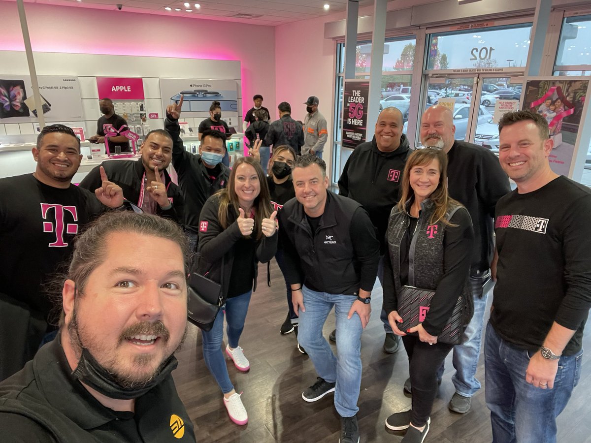 A lot of talent in one room! Love the collaboration that T-Mobile offers and can’t wait to see what the future holds! @DawnSouza18 @LeslieJohn214 @JacksonTingley @MGonzal186 @ocoria142 @ many others