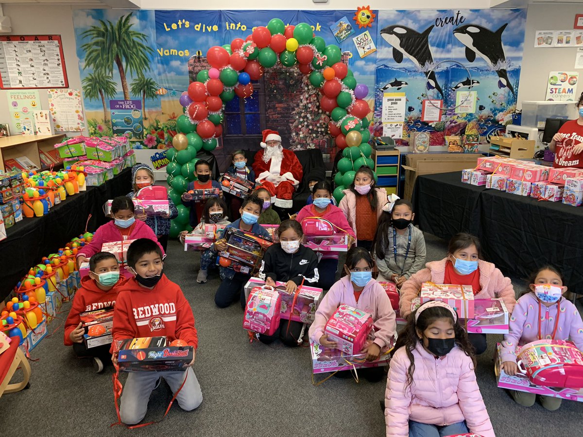 Today my students received a very special visit from Santa 🎅, they were thrilled. To sum it up best one of my students said “This has been the best day of my life”.Redwood Elementary is the place to be! Soar Eagles 🦅<a href="/ValenciaEd14/">Eduardo Valencia</a>  <a href="/Eduardo16771286/">Eduardo Gomez, Multlingual Programs and Services</a> <a href="/redwood_fontana/">Redwood_Fontana</a>