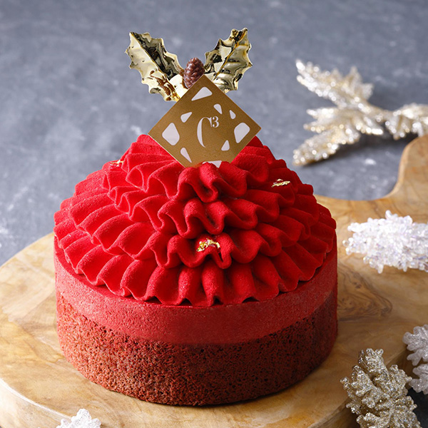 クリスマスに、 真っ赤で華やかなチョコとストロベリーのケーキ