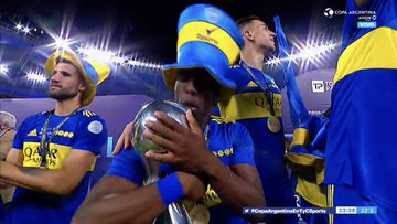 Volve10Riquelme's tweet photo. COSITA RICA Y HOY LE HAGO EL AMOR LE DIJO ADVINCULA A LA COPA, NUEVO IDOLO DEL CLUB https://t.co/9umzuWFTGX
