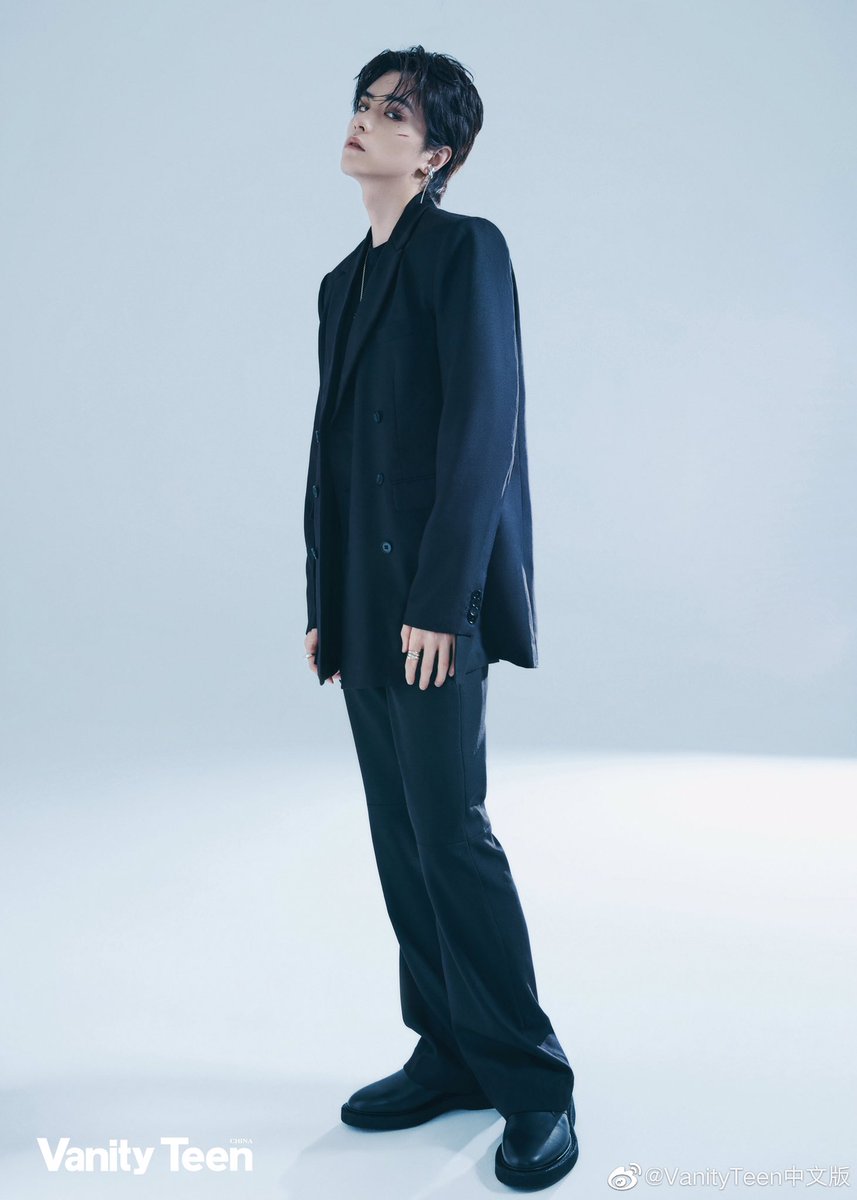 JeromeTH0806's tweet photo. [ DXC Update ] - 21.12.09

 Vanity Teen ฉบับเดือนธันวาคม แฟชั่นสุดฮิตกับ เติ้งเซี่ยวสือ 

 循光 Pursue the dream 

© Vanity Teen

#DengXiaoci #JeromeD #邓孝慈 #เติ้งเซี่ยวสือ #IXFORM https://t.co/gSBVhHPIzH
