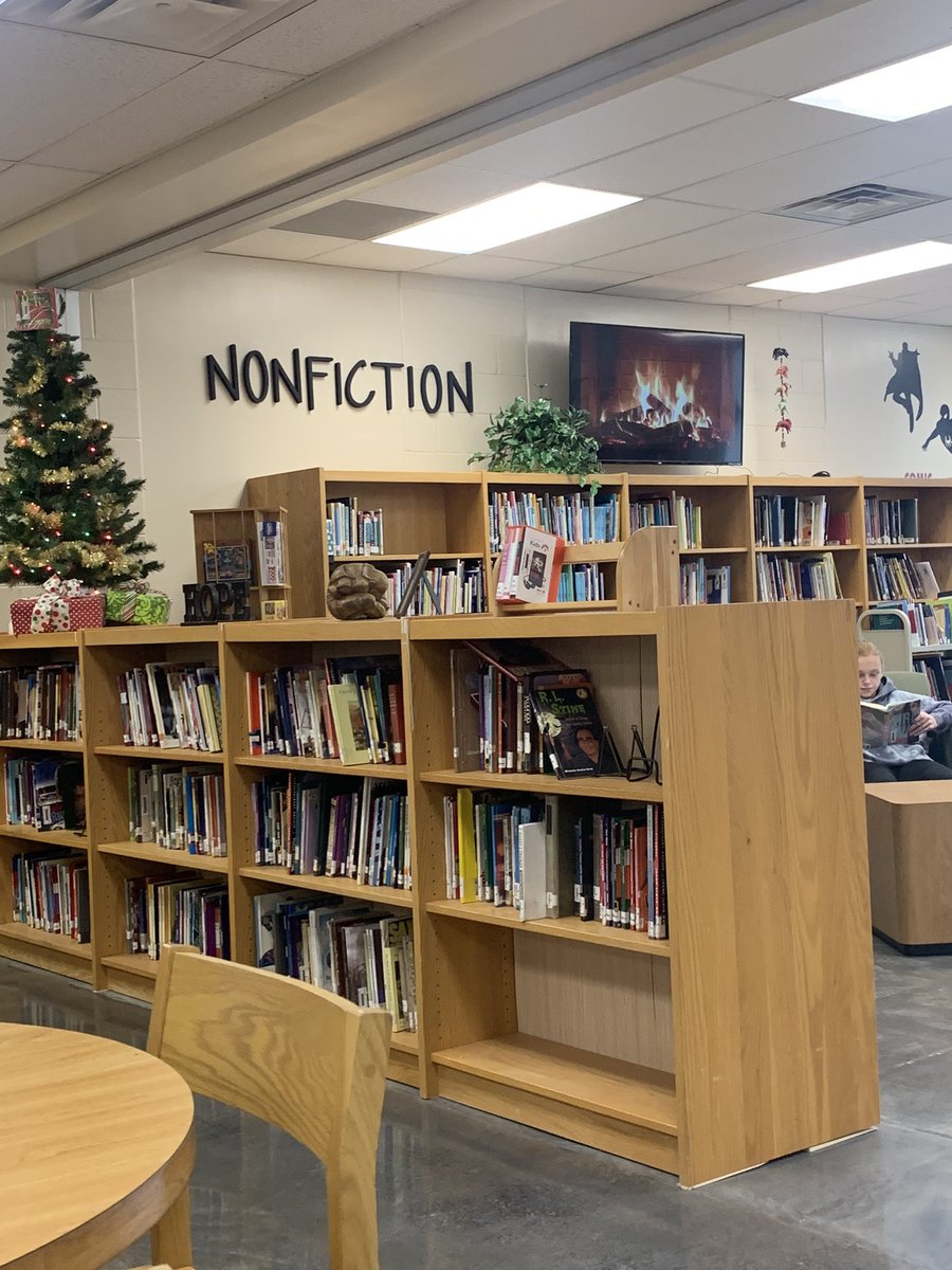 JodiBoschert's tweet photo. Can’t beat a library visit where you check out books and just read for enjoyment.❤️🎄#read #OFarmPride TY @OFMSLMC https://t.co/R3s0zbNG6j