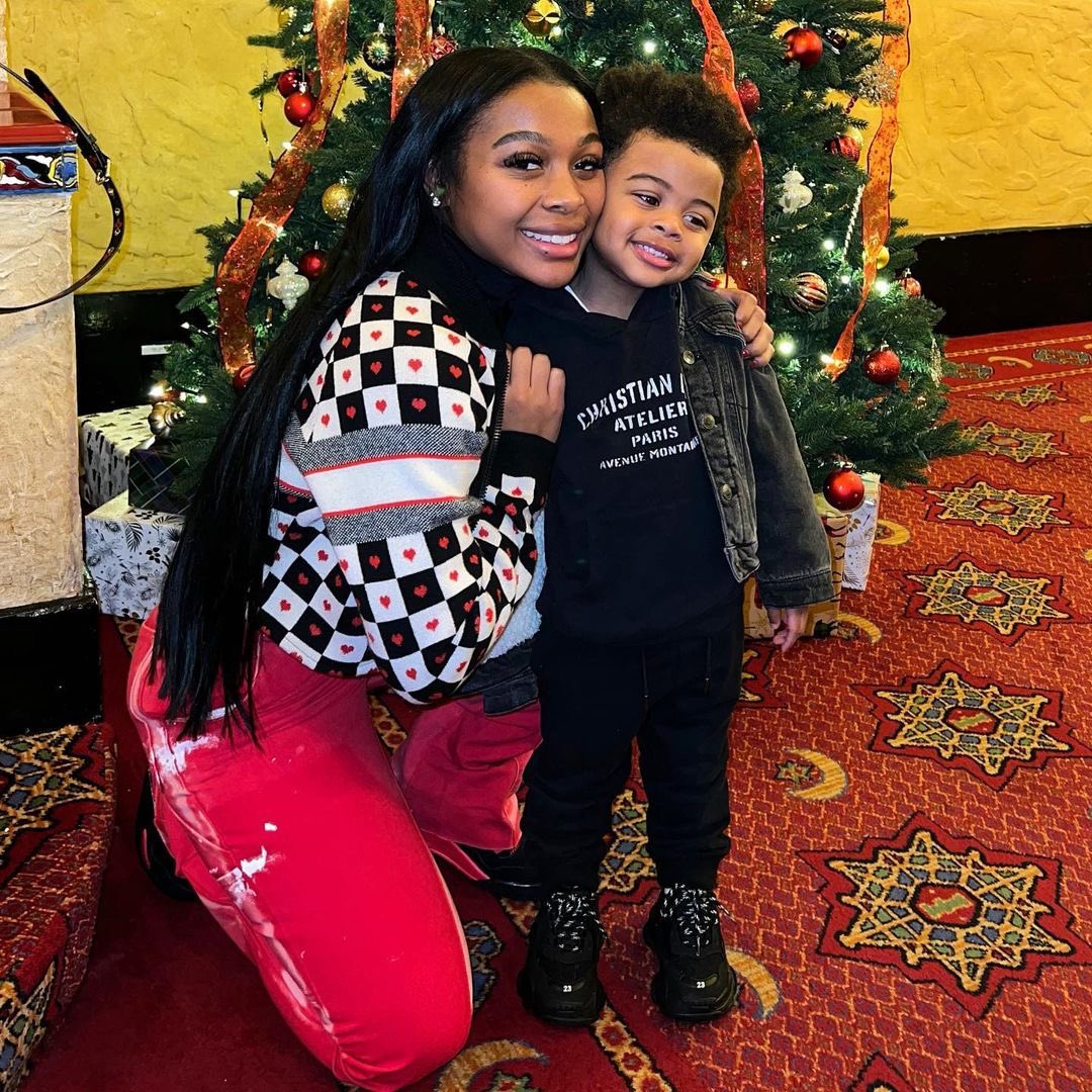 waaydamin's tweet photo. Holiday cheer 🎄 https://t.co/113li8JFrK