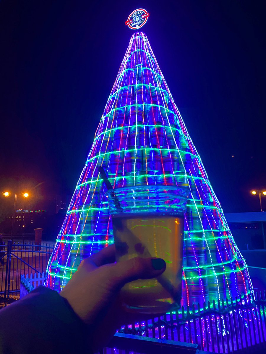 mvh_art's tweet photo. Merry Christmas, Rochester! 🎄🍺#kegtree #roc #exploreroc #kegtreeale #framily https://t.co/8TlSAYaQdS