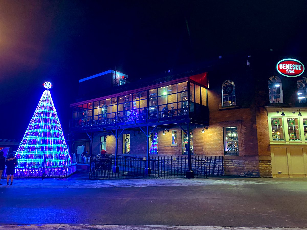 mvh_art's tweet photo. Merry Christmas, Rochester! 🎄🍺#kegtree #roc #exploreroc #kegtreeale #framily https://t.co/8TlSAYaQdS