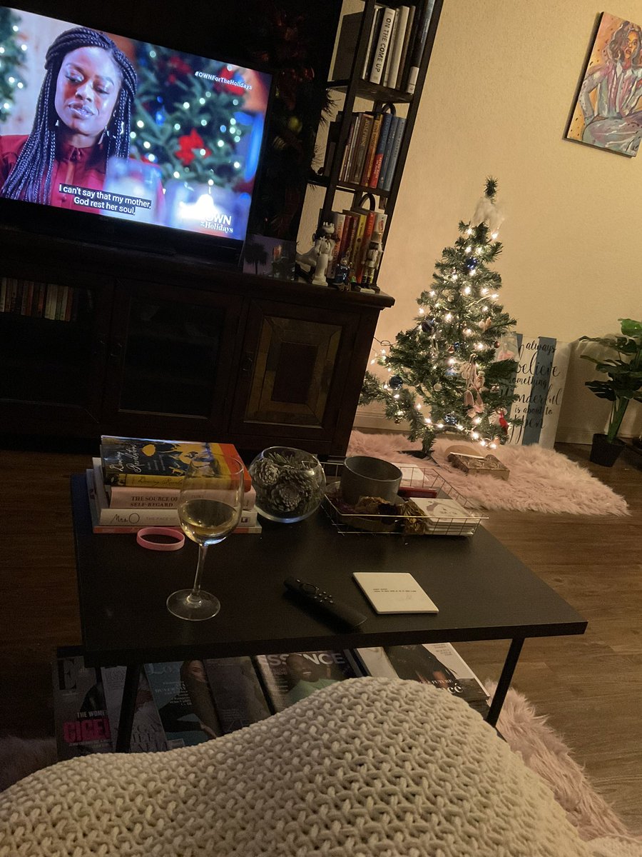 AngieWorldOrder's tweet photo. Views from the other side of the #PinkCouch 🎄✨🍷
Also, A Sisterly Christmas on #OWNForTheHolidays is very good. https://t.co/RDStkd2RnL