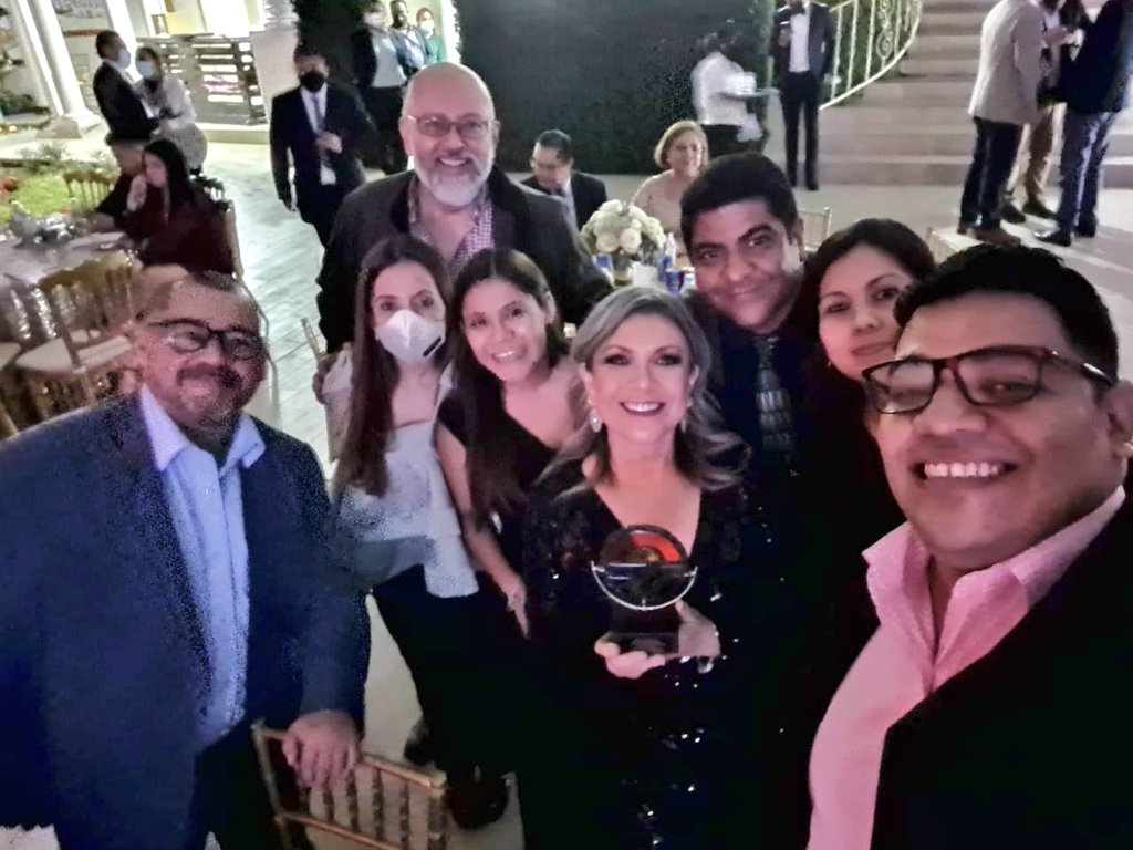 dianavytony's tweet photo. Agradecemos a @CASATUR_SV por el reconocimiento por nuestro compromiso de impulsar el turismo responsable nacional. #ConsumamosLocal https://t.co/JHrBSwJ06a