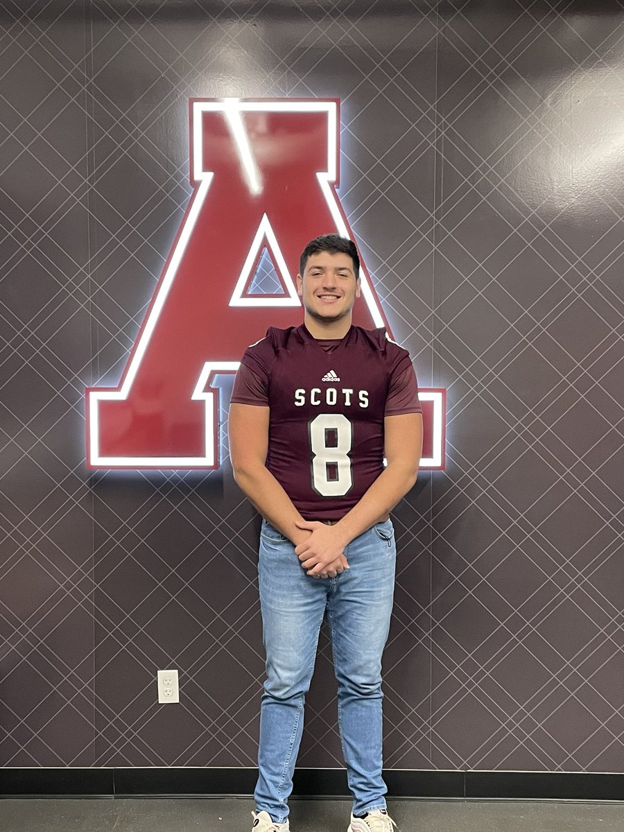 Huge shoutout to <a href="/CoachCouchAlma/">Jason Couch</a> and <a href="/CoachYunck/">Matthew Yuncker</a> for showing me around today at <a href="/AlmaScots/">Alma College Scots</a> !!!