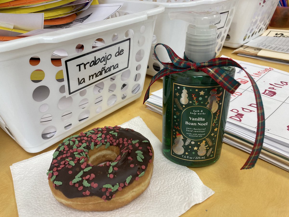 IsabelSeplved17's tweet photo. Secret Santa 🧑‍🎄 arrived at Rocky River Elementary School first grade 💪here memories of the little gifts 🎁that were made with so much love and affection ❤️Thank you dear first grade team👌🏻😀 @ParticipateLrng https://t.co/d6NK6jsakx