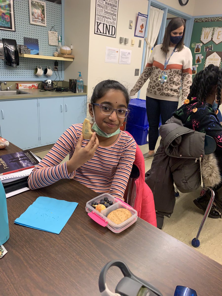 🎉🍪 Celebrating Delaware Day with some Delaware shaped cookies! 🍪 🎉 <a href="/MegClendaniel/">Meg Clendaniel</a> #DelawareDay