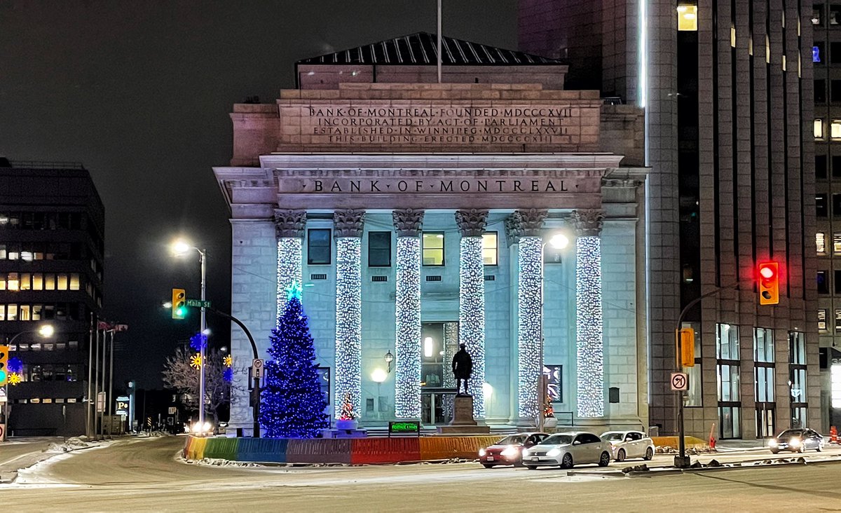 brent_bellamy's tweet photo. Wonderful to see the old Bank of Montreal at Portage and Main lit up for Christmas. The Manitoba Métis Federation breathing new life into one of Winnipeg’s most important heritage buildings. https://t.co/HZsEBYP2WP