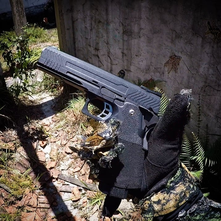 armorerworks's tweet photo. "Look at my handsome pistol!"

Thank you @brunelli_sniper for sharing these awesome #POV shots with our #HX!

TAG #ArmorerWorks TO GET FEATURED

Featured Product: HX1102
https://t.co/qjSW53nIgI

#Airsoft
#AWCustom
#PerformanceEngineering
#FanService https://t.co/64wsOBUyCx