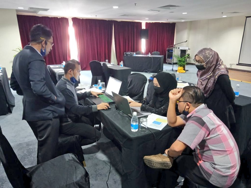 TeamProjekTrg's tweet photo. Bengkel Pengurusan Risiko Projek Pembinaan Dan Kelengkapan Bangunan Baru Pejabat Mineral dan Geosains (JMG) Negeri Terengganu.
#JKR #JMG #BerJasaKepadaRakyat @TeamProjekTrg @JKRTerengganu @yusufghani200 @baharuddinali4 https://t.co/CvDgL7HIhv