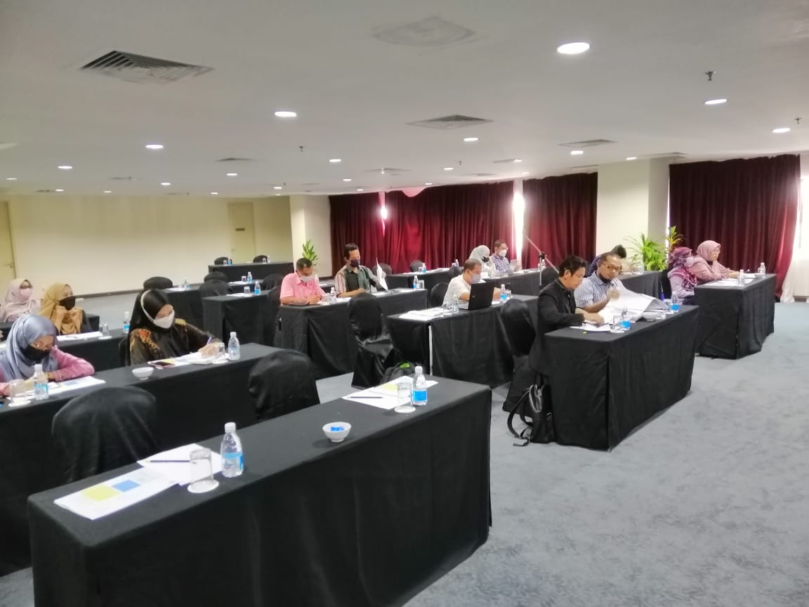 TeamProjekTrg's tweet photo. Bengkel Pengurusan Risiko Projek Pembinaan Dan Kelengkapan Bangunan Baru Pejabat Mineral dan Geosains (JMG) Negeri Terengganu.
#JKR #JMG #BerJasaKepadaRakyat @TeamProjekTrg @JKRTerengganu @yusufghani200 @baharuddinali4 https://t.co/CvDgL7HIhv